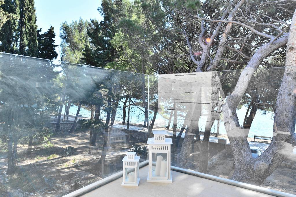 Chiponsky One - 5 Star Beachfront Property Bol Eksteriør bilde